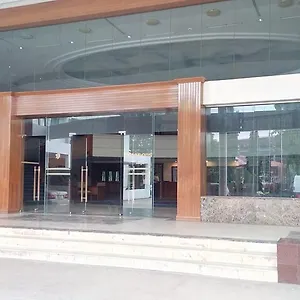 Seasons Of International Airport Янгон